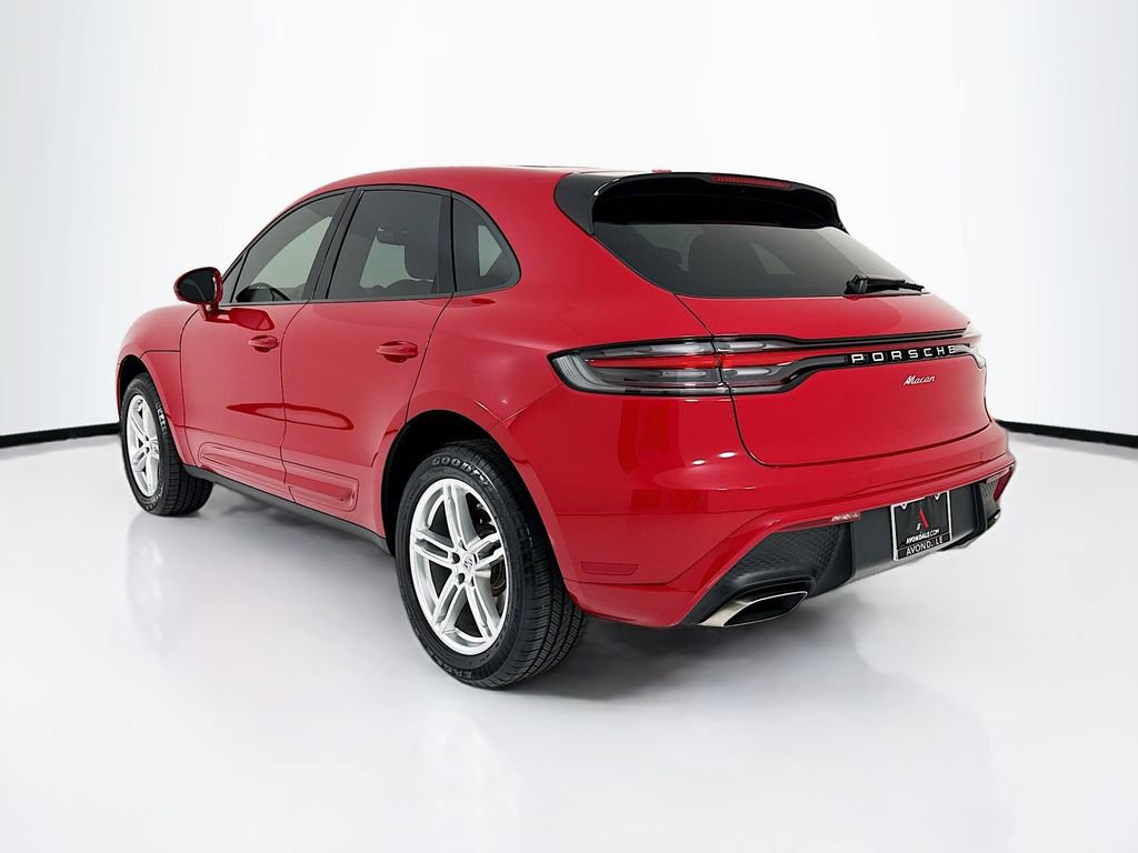 Certified 2025 Porsche Macan AWD/4WD image 3