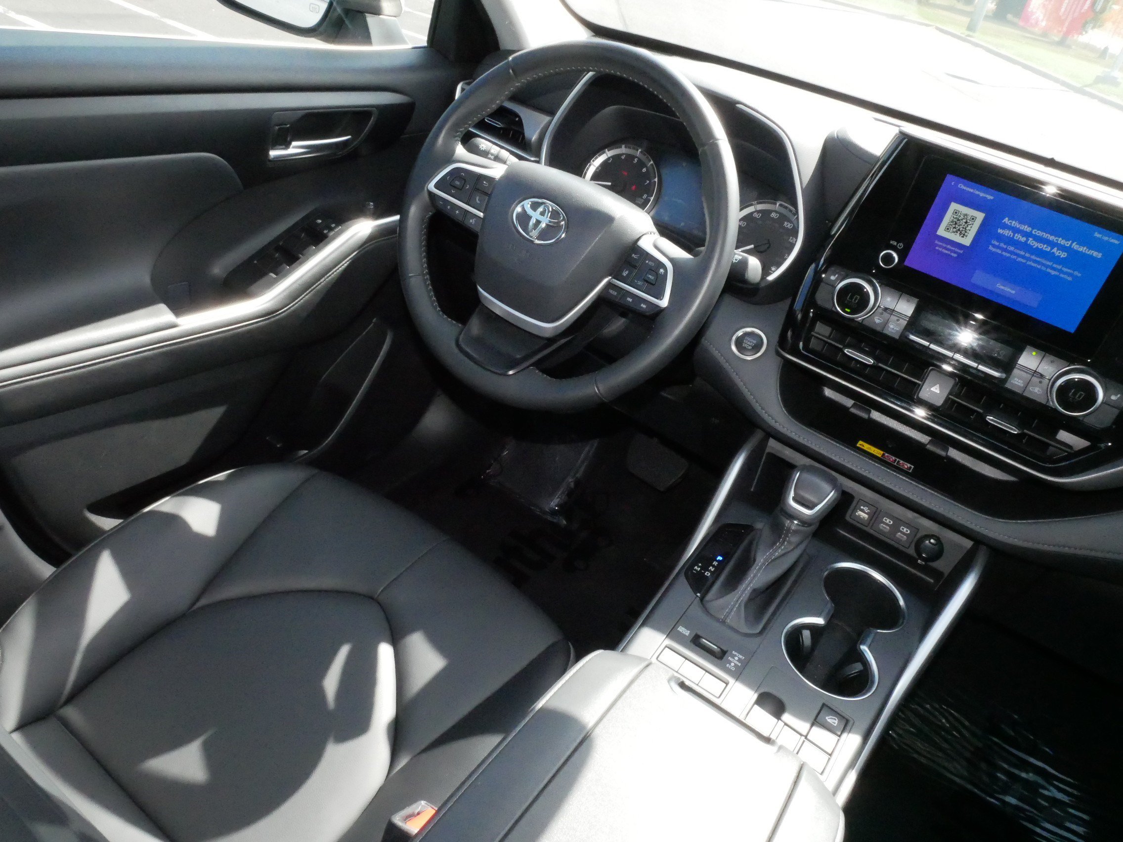 Used 2025 Toyota Highlander XLE AWD/4WD image 9