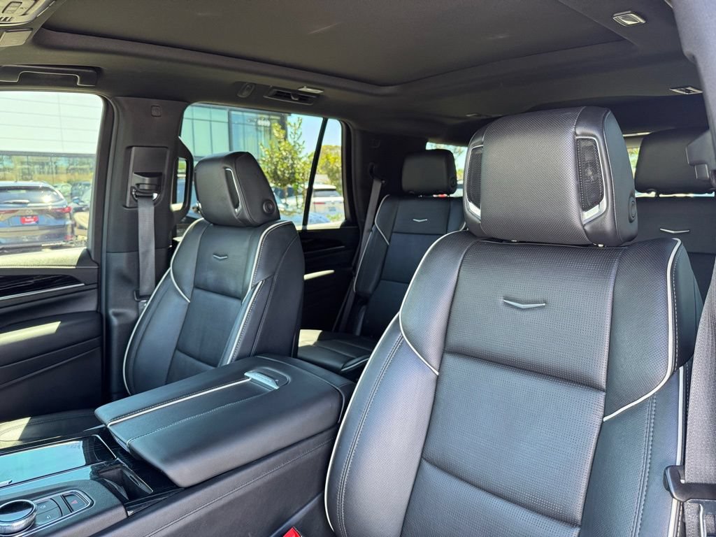 Used 2022 Cadillac Escalade Sport w/ Touring Package AWD/4WD image 18