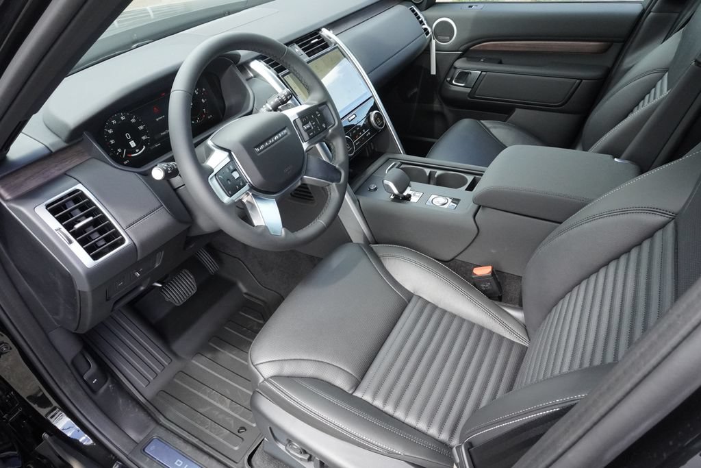 New 2026 Land Rover Discovery S AWD/4WD image 18