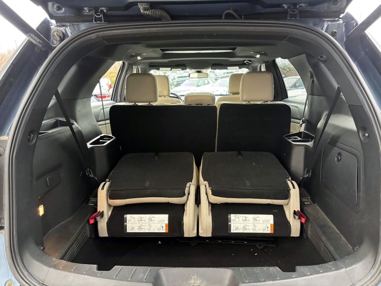 Used 2018 Ford Explorer XLT w/ Equipment Group 202A image 9