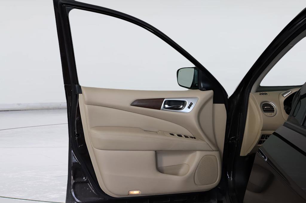 Used 2020 Nissan Pathfinder Platinum FWD image 15
