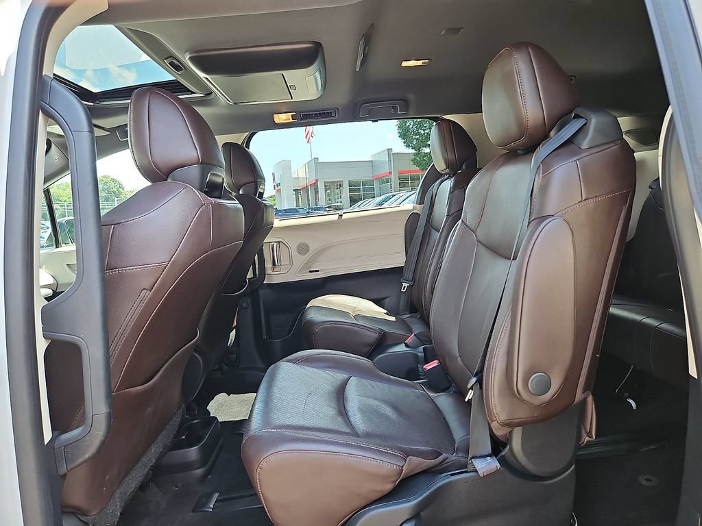 Used 2021 Toyota Sienna Platinum AWD/4WD image 13
