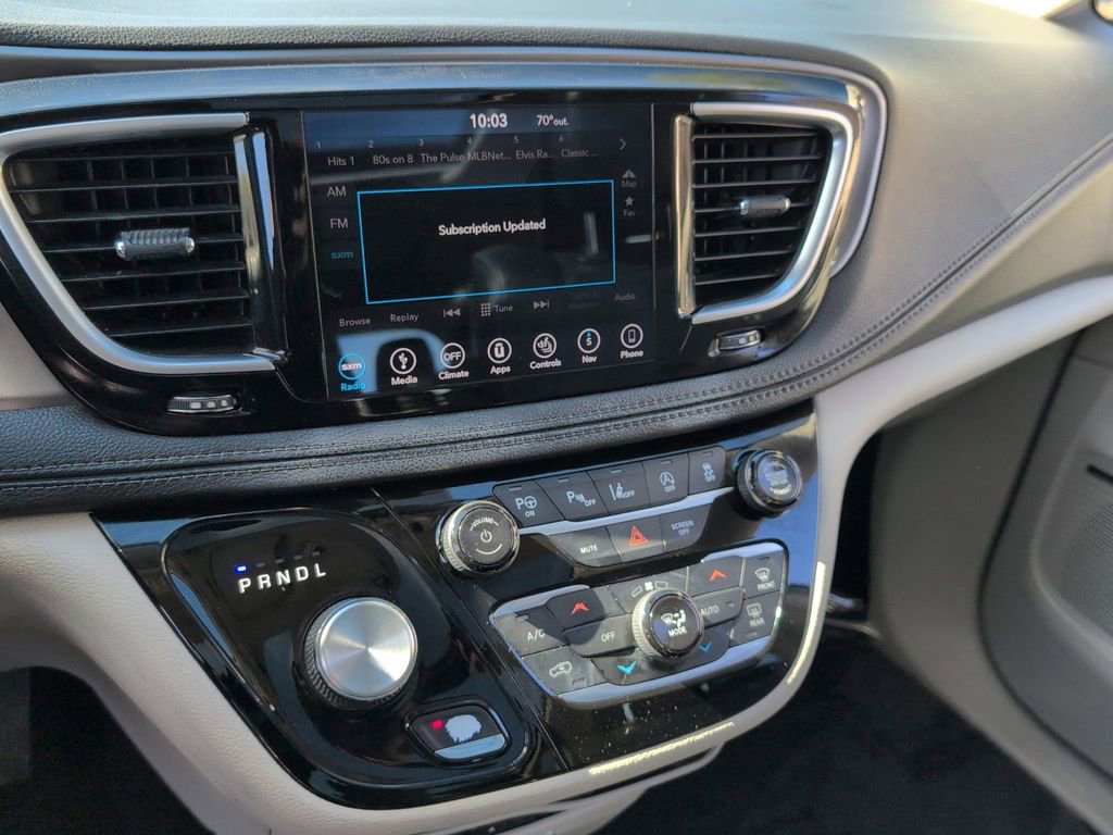 Certified 2018 Chrysler Pacifica Limited w/ Tire & Wheel Group image 20