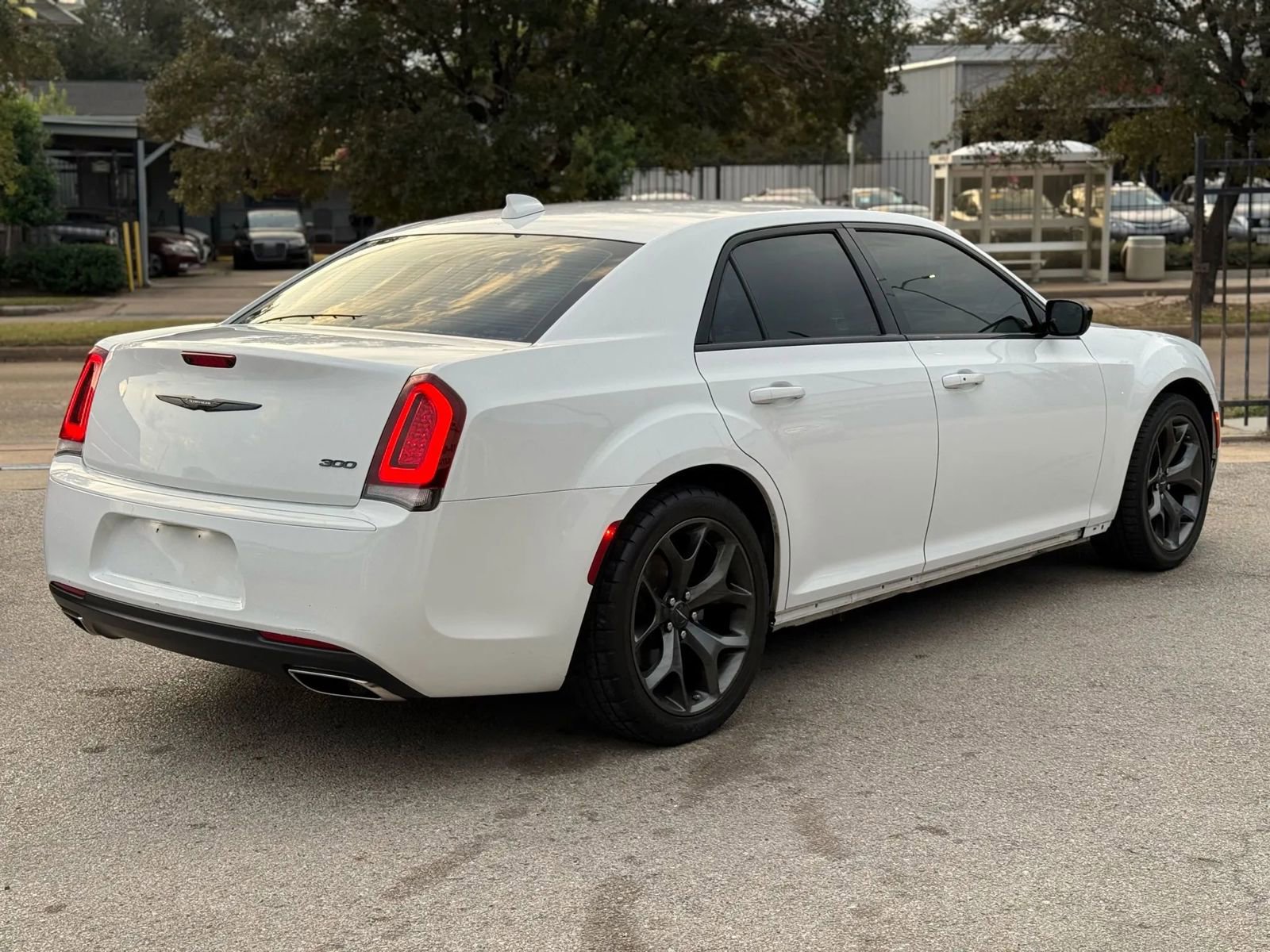 Used 2022 Chrysler 300 Touring w/ Sport Appearance Package RWD image 4