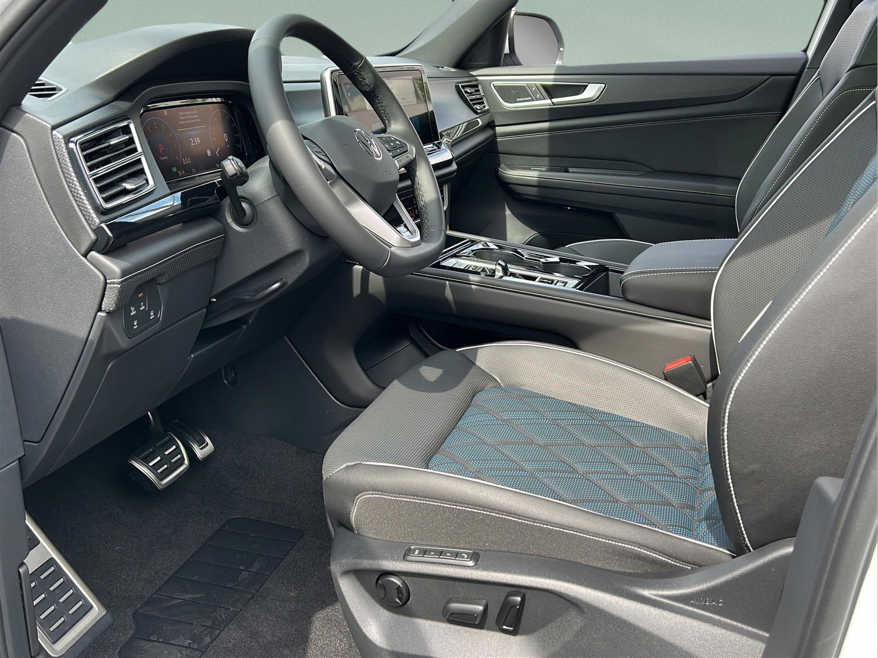 New 2026 Volkswagen Atlas Cross Sport SEL Premium R-Line image 16