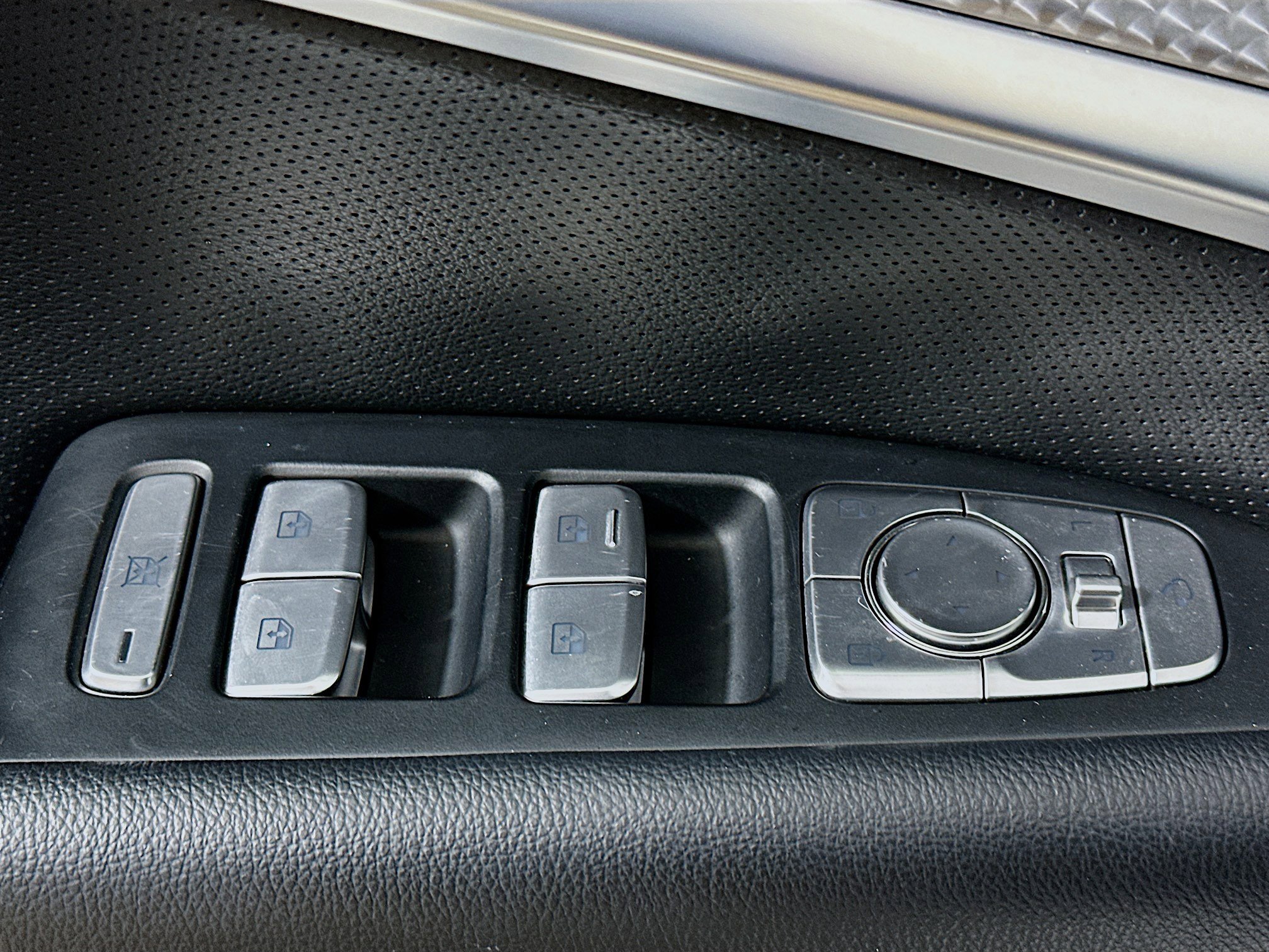 Used 2023 Genesis G70 2.0T w/ Sport Prestige Package image 15