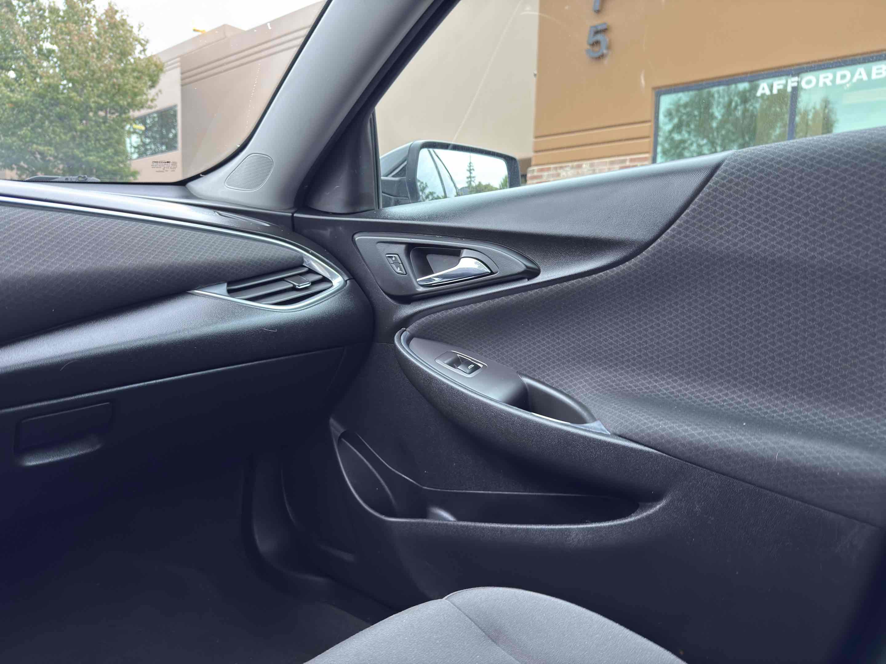 Used 2020 Chevrolet Malibu LT image 22