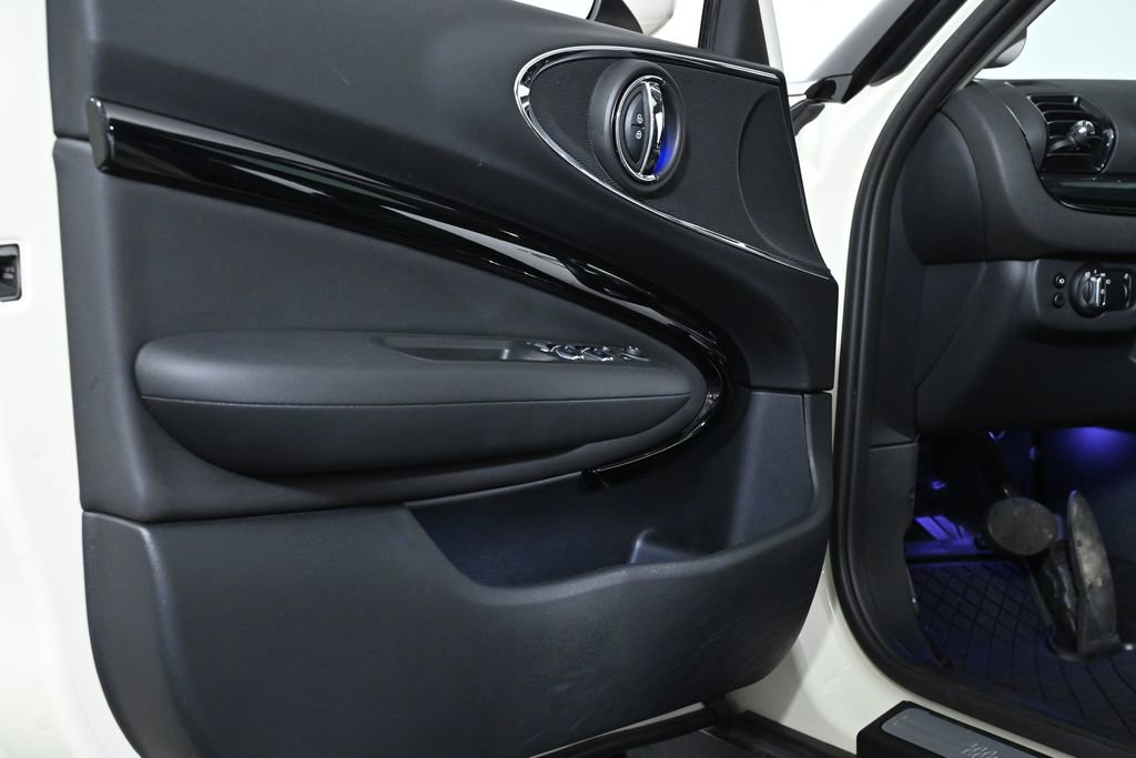 Used 2023 MINI Cooper Clubman S w/ Premium Package image 32