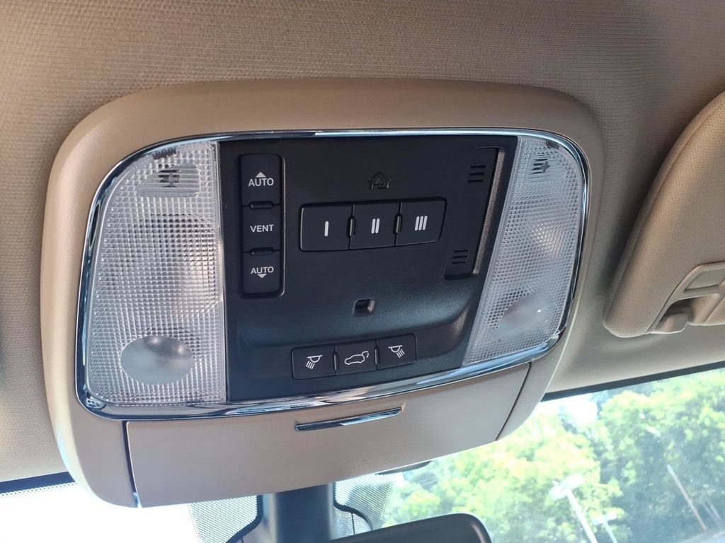 Used 2021 Jeep Grand Cherokee Limited AWD/4WD image 39