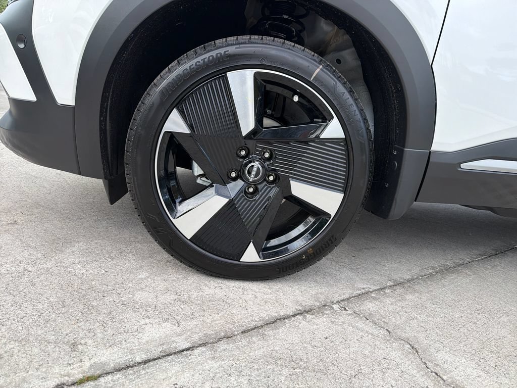 New 2026 Nissan Kicks SR w/ SR Premium Package FWD image 12