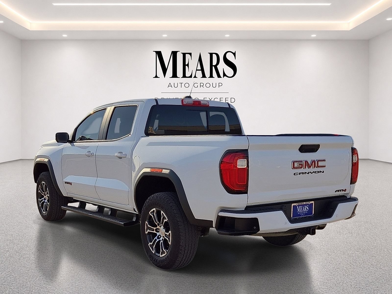 Used 2024 GMC Canyon AT4 w/ Technology Package AWD/4WD image 3
