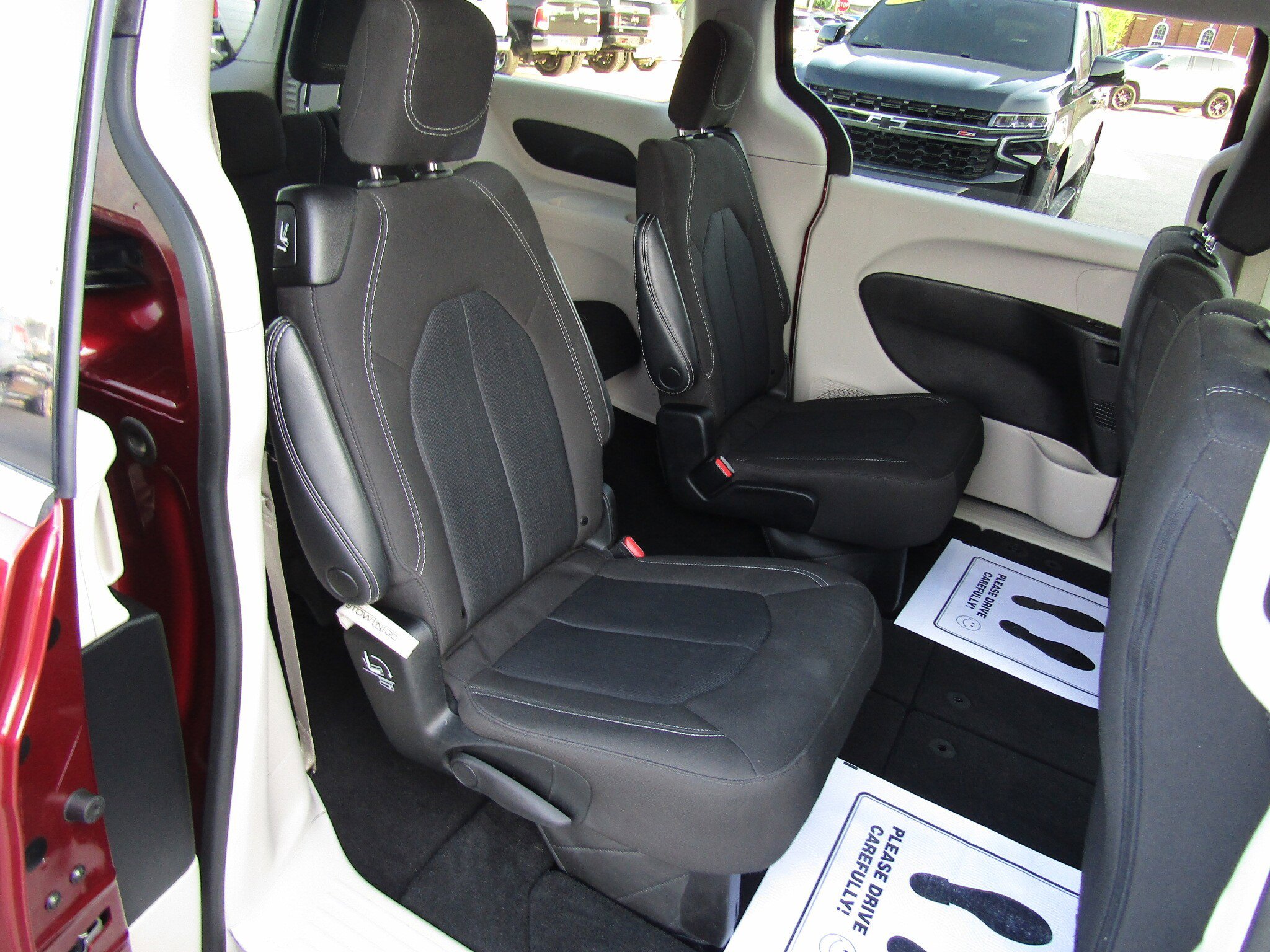 Used 2023 Chrysler Voyager LX FWD image 16