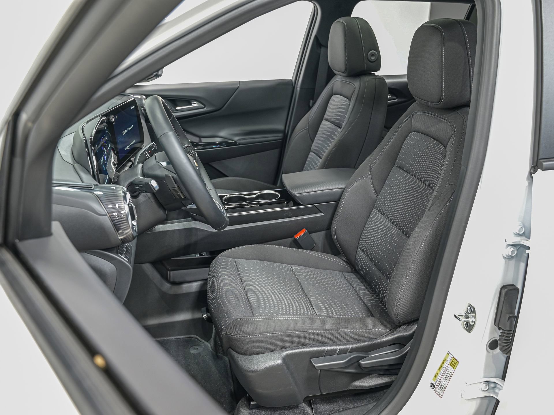 Used 2025 Chevrolet Equinox LT w/ Safety and Technology Package AWD/4WD image 15