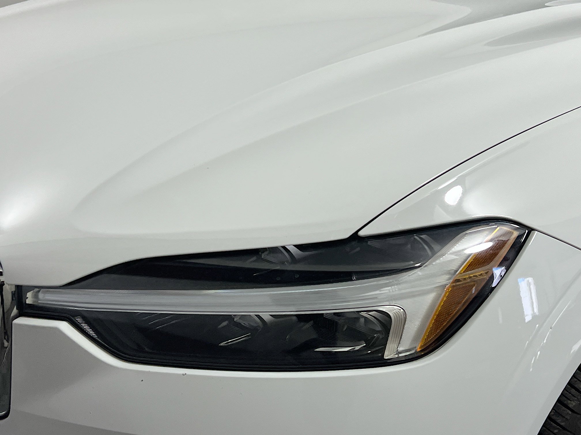 Used 2022 Volvo XC60 B5 Momentum image 11