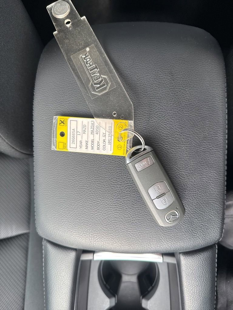 Used 2017 MAZDA MAZDA3 Sport image 32