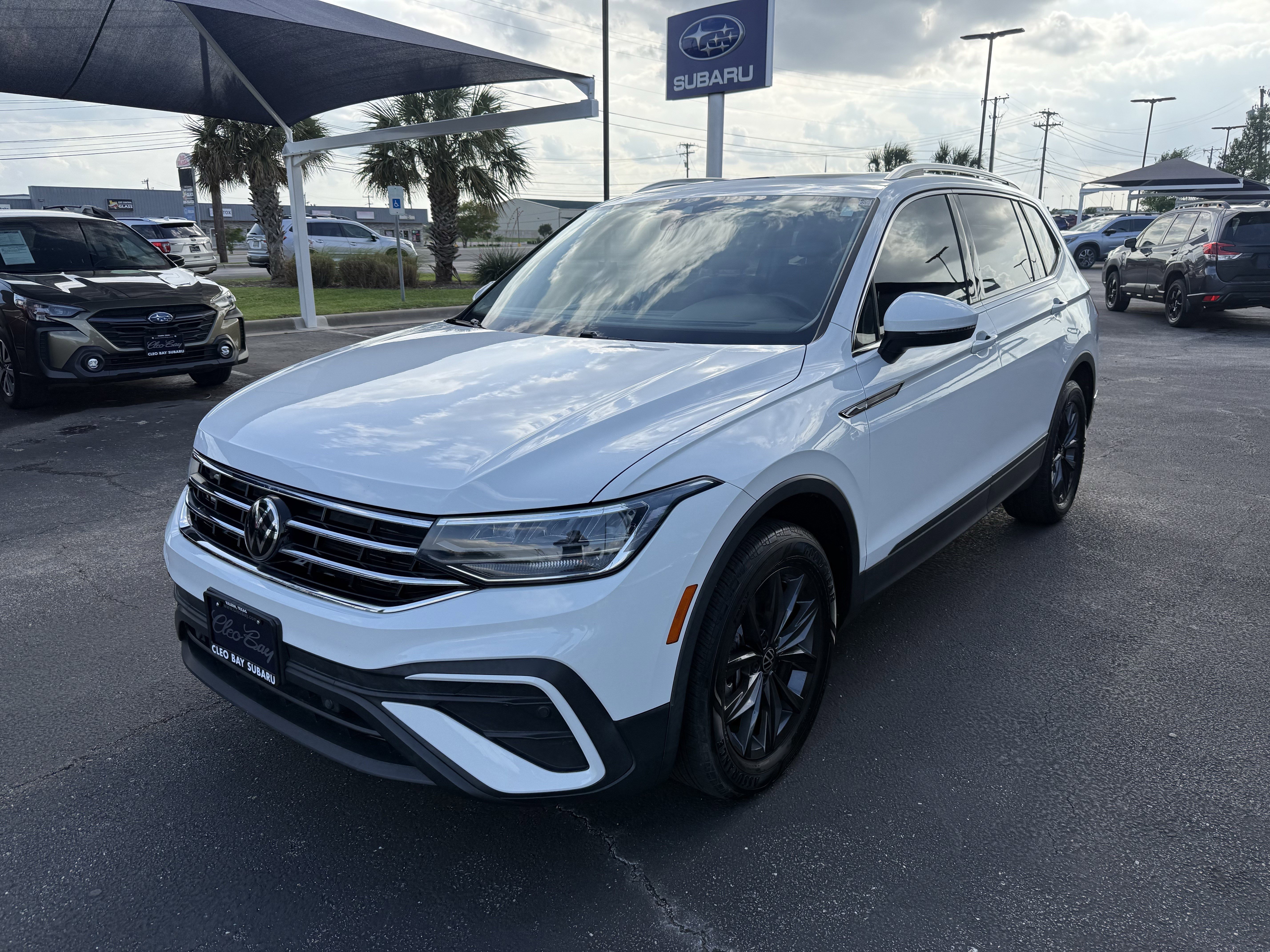 Used 2022 Volkswagen Tiguan SE FWD image 3