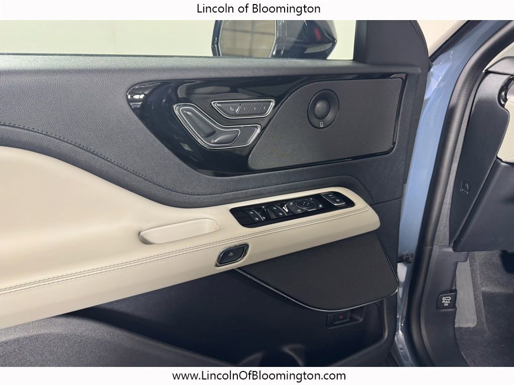 Used 2025 Lincoln Aviator AWD w/ Equipment Group 101A image 15