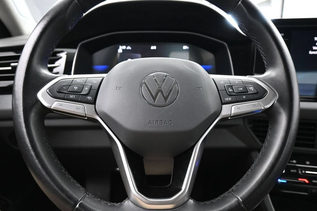 Used 2025 Volkswagen Jetta SE FWD image 25