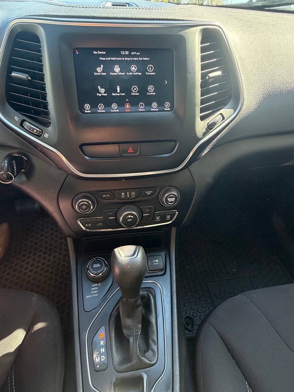 Used 2020 Jeep Cherokee Latitude w/ Cold Weather Group AWD/4WD image 14