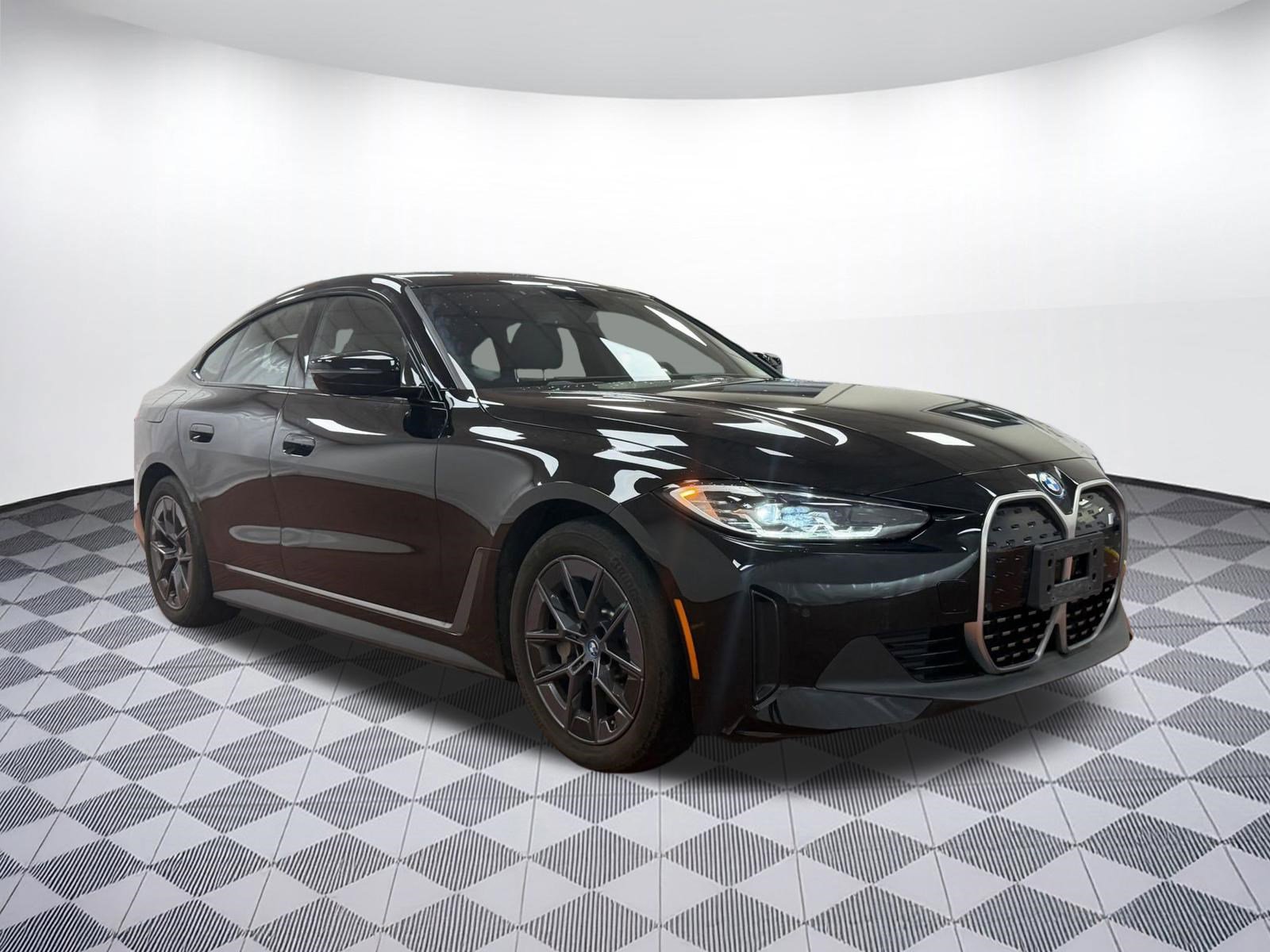 Used 2023 BMW i4 eDrive35 w/ Premium Package image 6