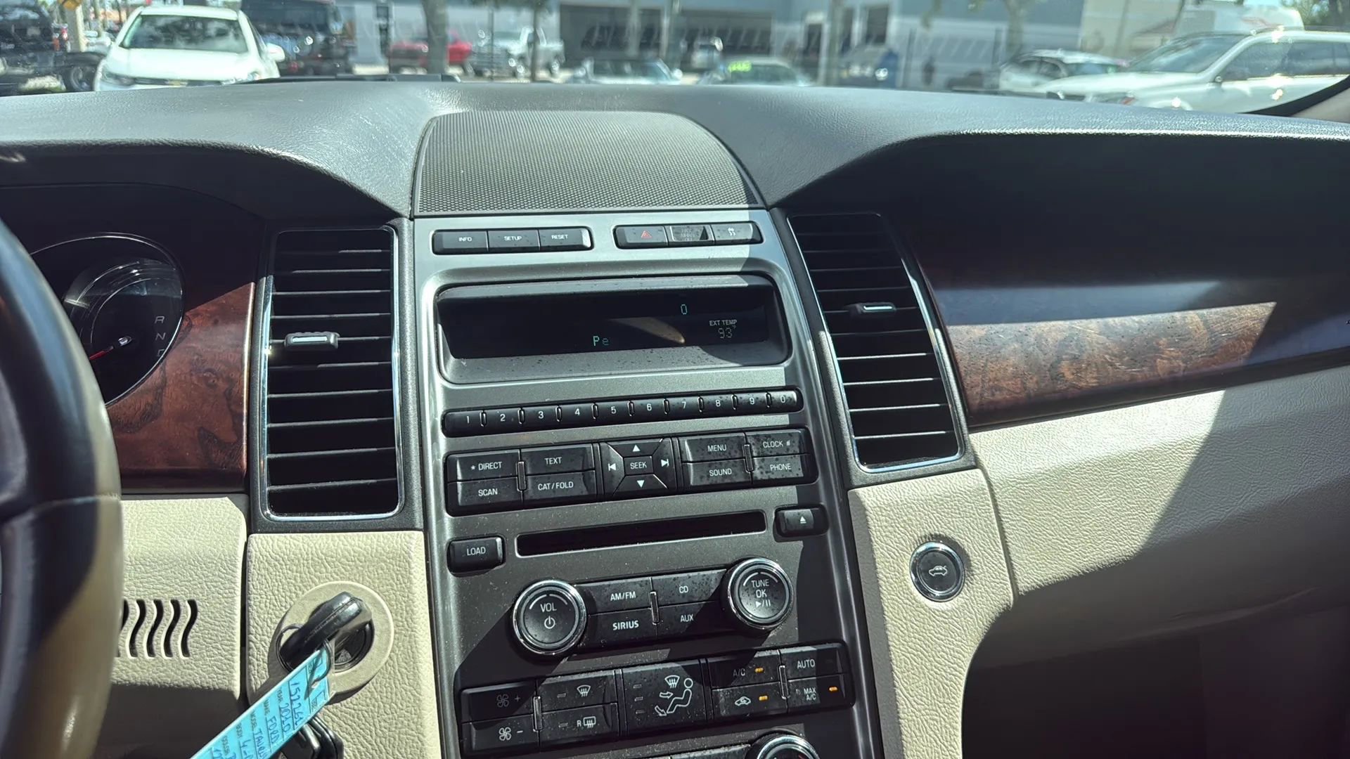 Used 2010 Ford Taurus Limited image 12