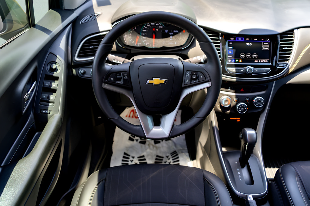 Used 2022 Chevrolet Trax LT w/ LT Convenience Package AWD/4WD image 22