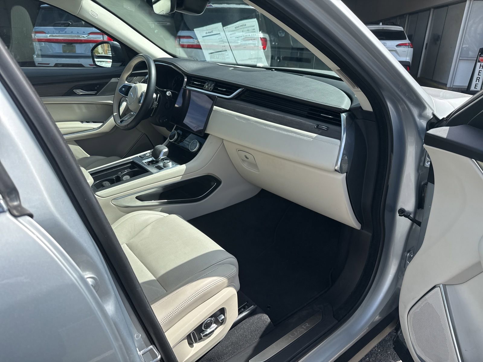 Used 2023 Jaguar F-PACE S AWD/4WD image 12