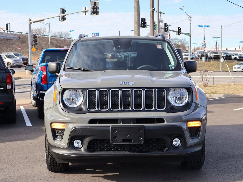 Used 2022 Jeep Renegade Latitude image 2