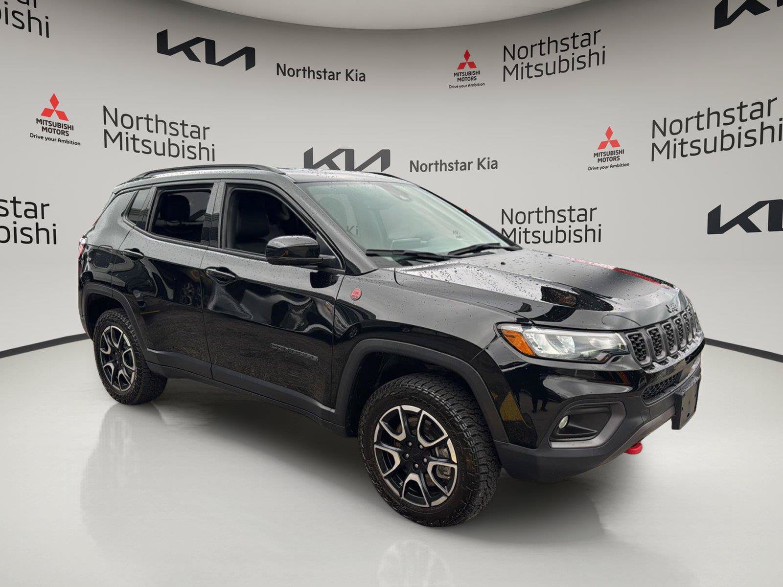 Used 2024 Jeep Compass Trailhawk AWD/4WD image 7