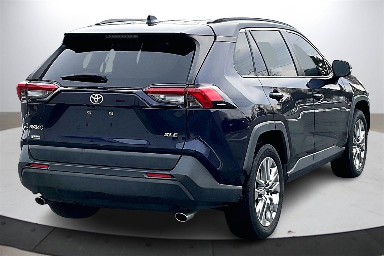 Used 2020 Toyota RAV4 XLE Premium image 9
