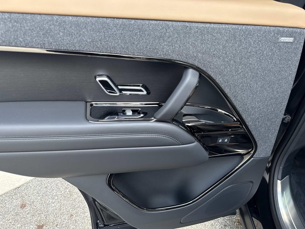 New 2026 Land Rover Range Rover Sport Dynamic SE AWD/4WD image 12