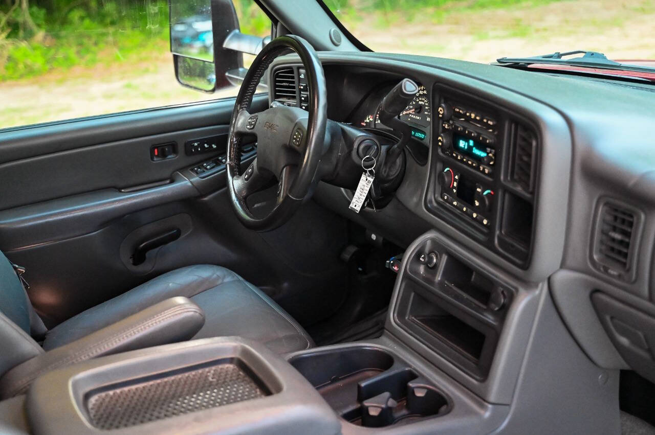Used 2006 GMC Sierra 2500 SLT w/ Heavy-Duty Power Package AWD/4WD image 74