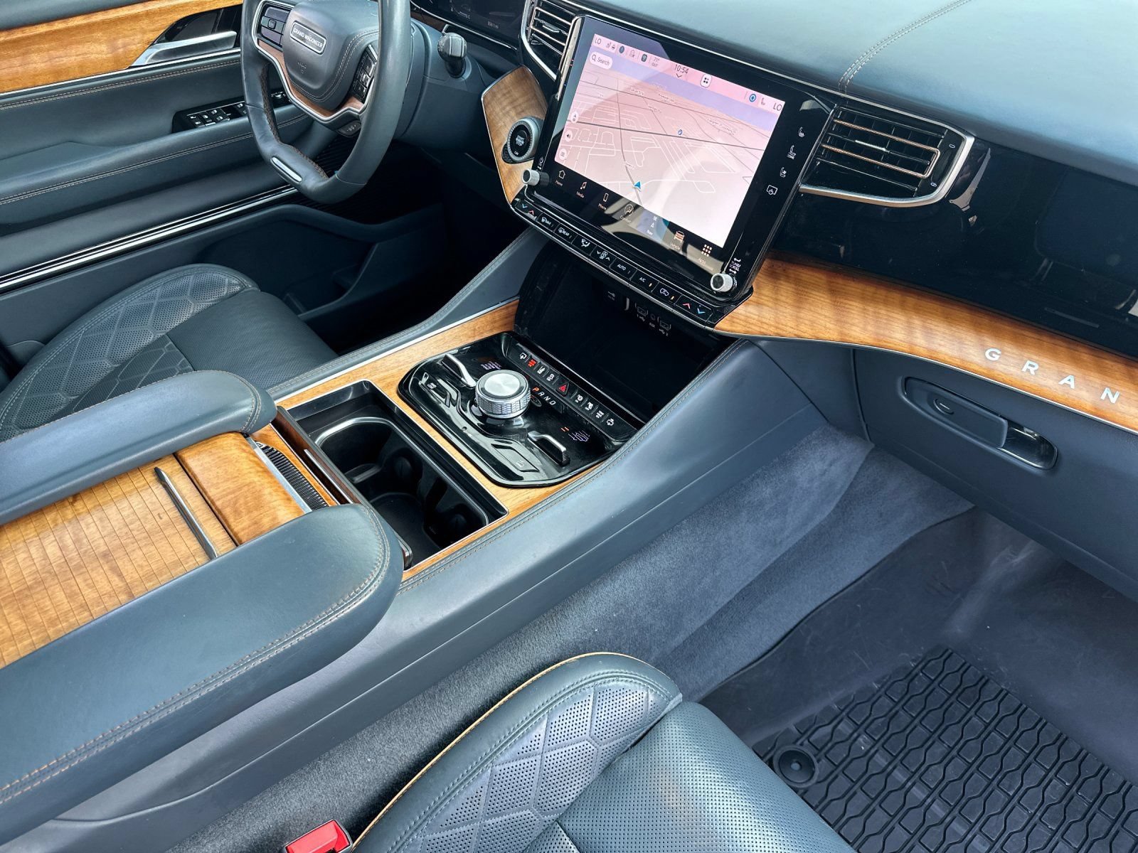 Used 2022 Jeep Grand Wagoneer Series III w/ Flexible Seating Group AWD/4WD image 19