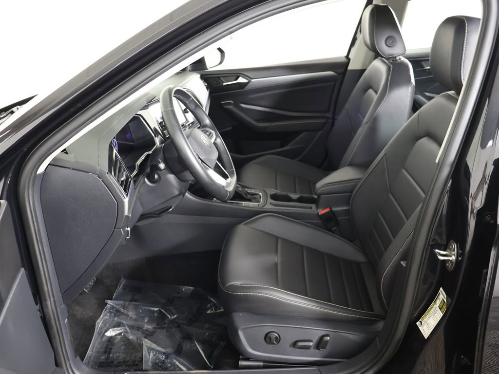 Used 2024 Volkswagen Jetta SE image 28
