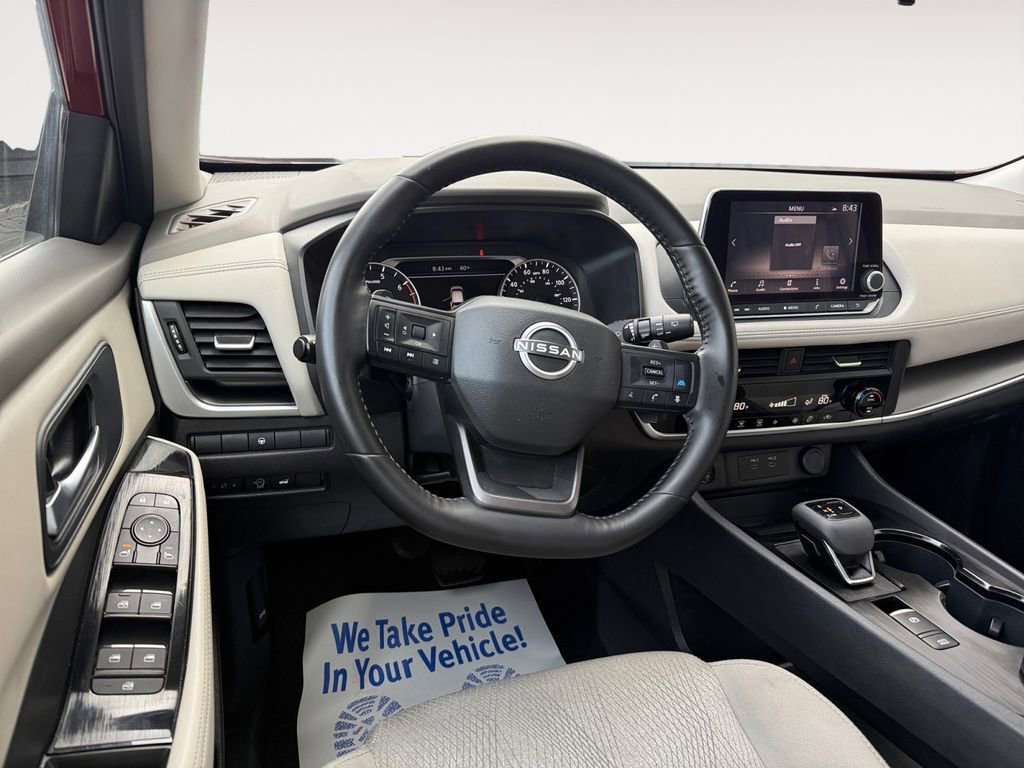 Used 2025 Nissan Rogue SV AWD/4WD image 12