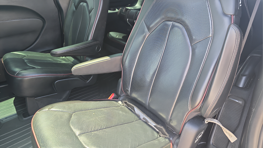 Used 2020 Chrysler Pacifica Limited FWD image 28