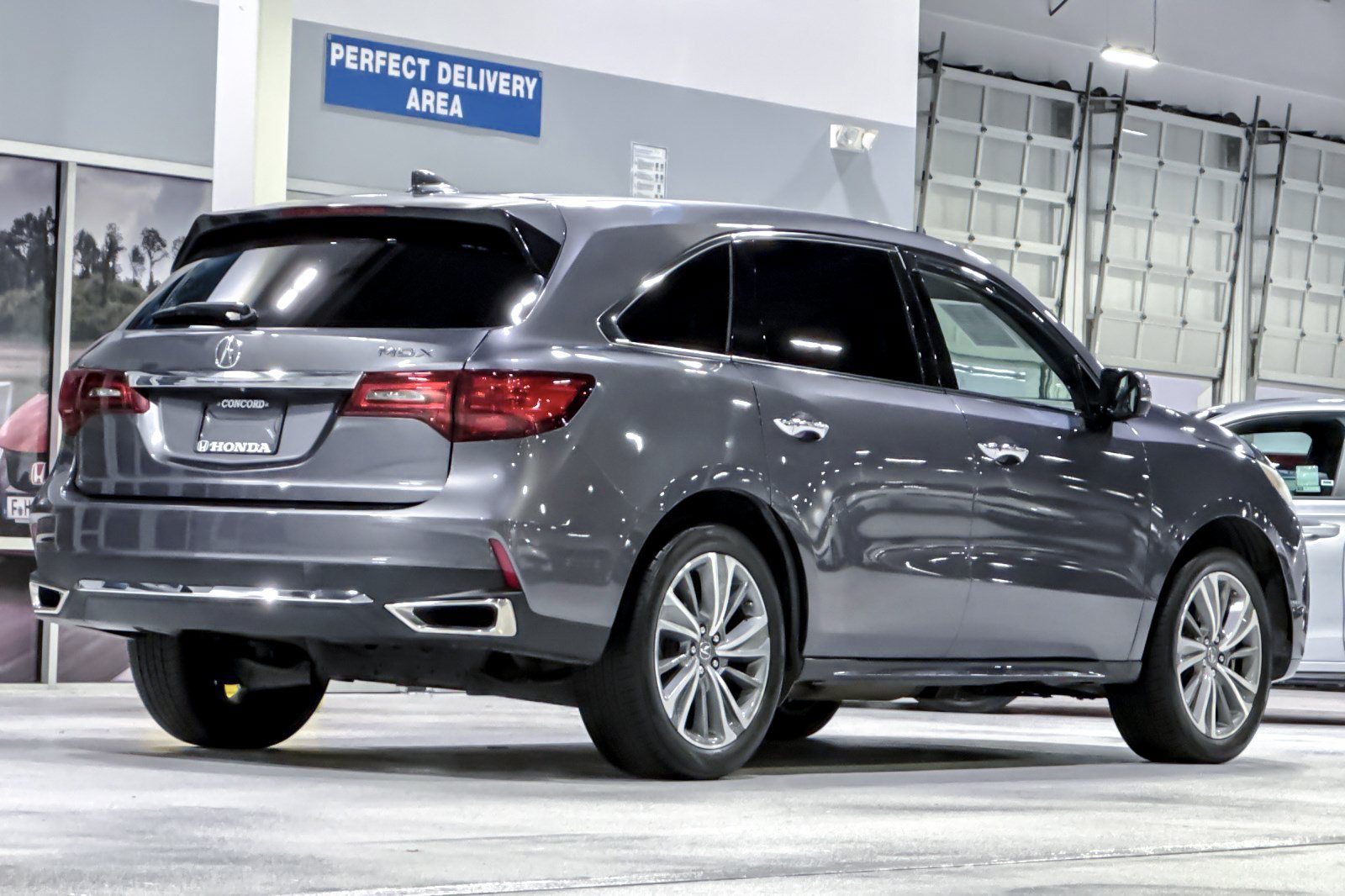 Used 2018 Acura MDX w/ Technology Package FWD image 9
