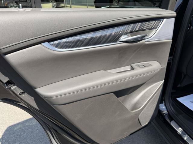Used 2024 Cadillac XT6 Premium Luxury w/ Technology Package AWD/4WD image 14