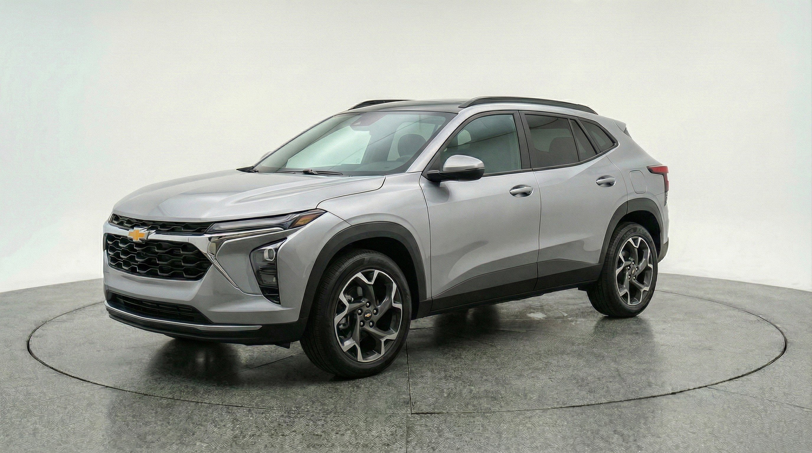 Used 2025 Chevrolet Trax LT image 3