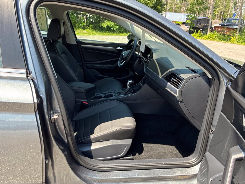 Used 2024 Volkswagen Jetta SE FWD image 32