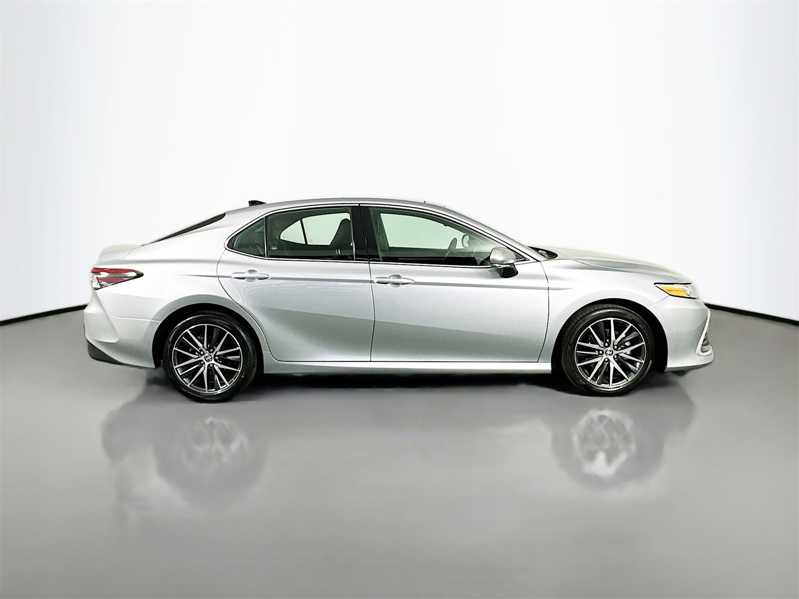 Used 2023 Toyota Camry XLE image 8
