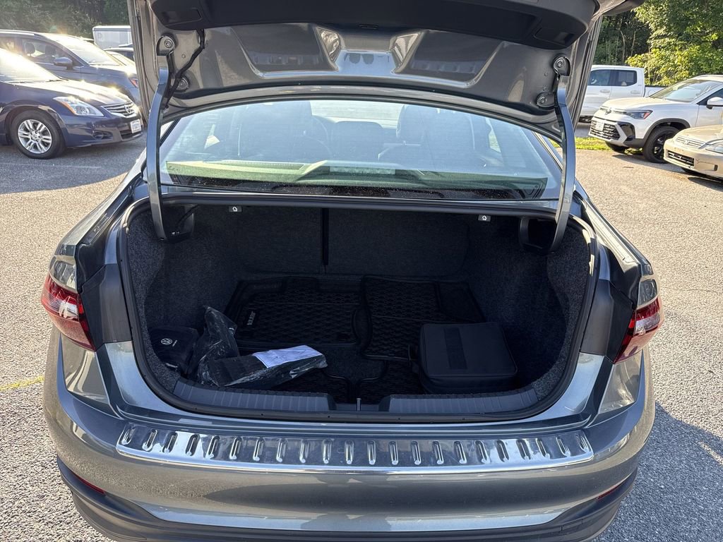 Used 2023 Volkswagen Jetta SE w/ Panoramic Sunroof Package FWD image 21