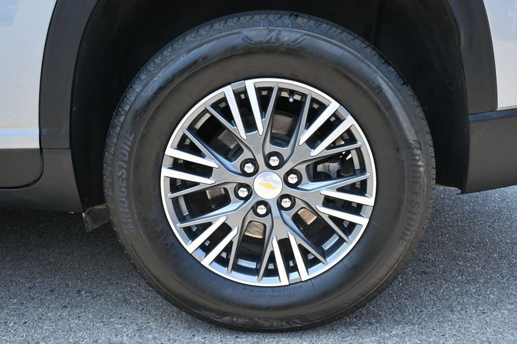 Used 2024 Chevrolet Traverse LT FWD image 12