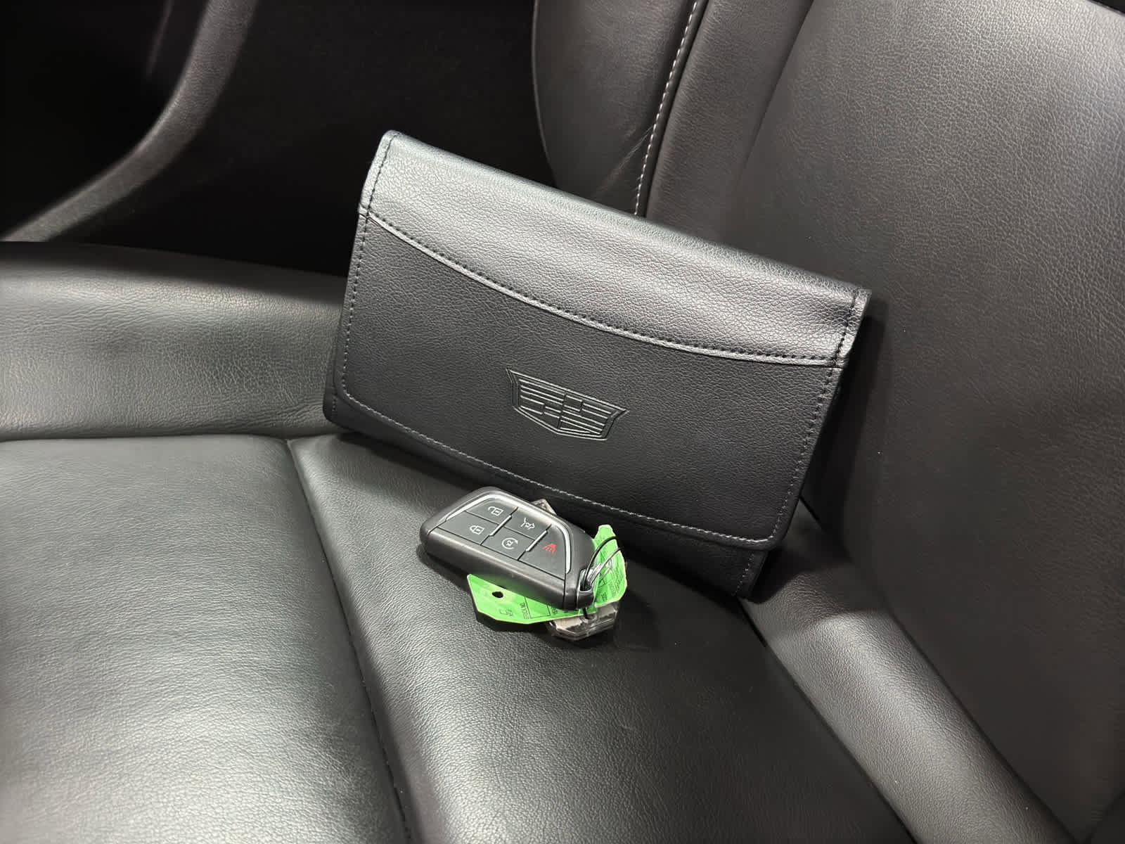 Used 2024 Cadillac XT4 Premium Luxury image 30