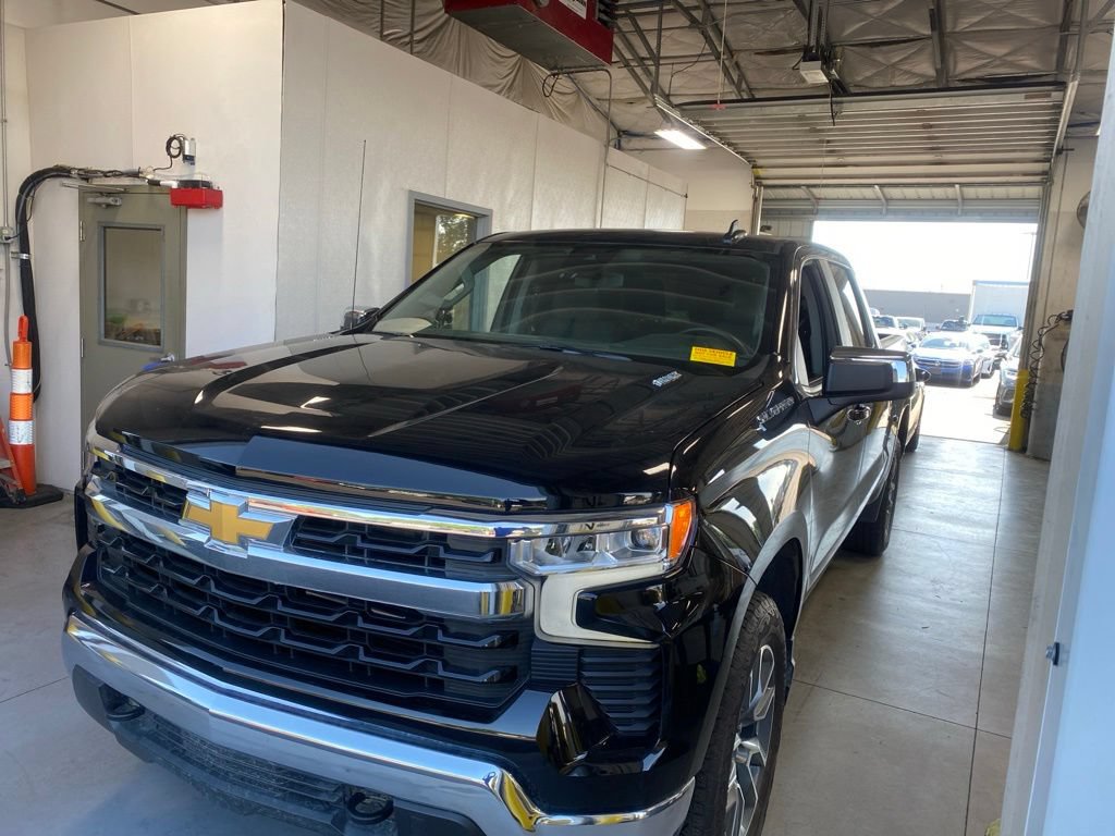 Used 2025 Chevrolet Silverado 1500 LT AWD/4WD image 2