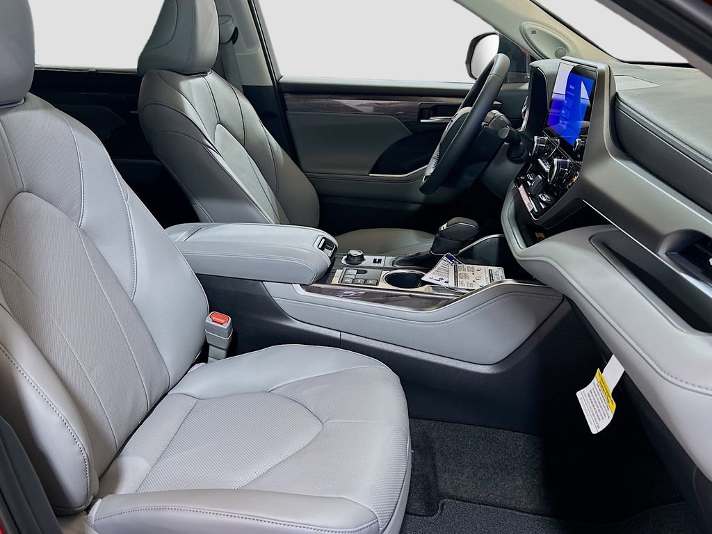 New 2026 Toyota Highlander Limited AWD/4WD image 30