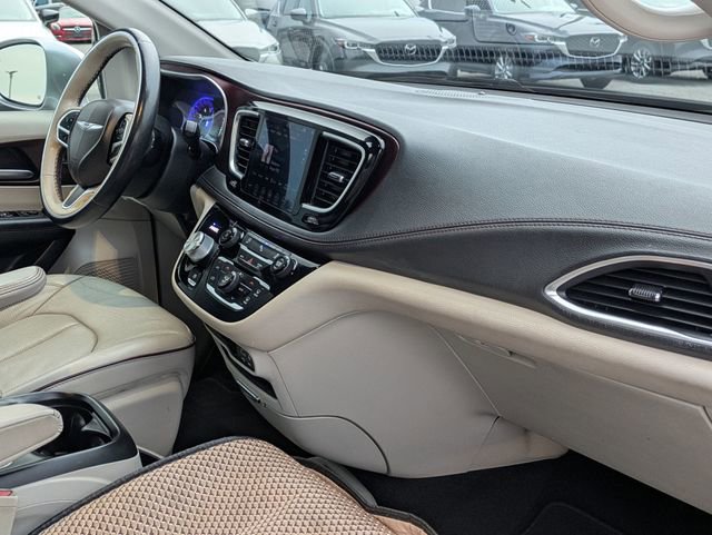 Used 2019 Chrysler Pacifica Limited image 32