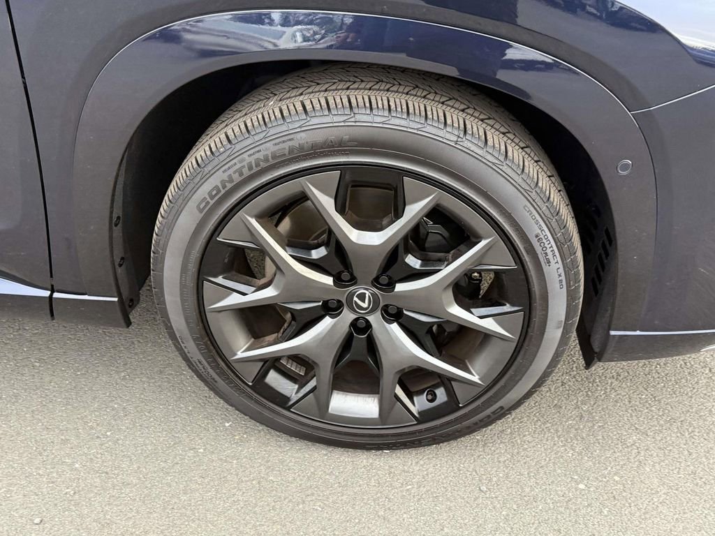 Used 2025 Lexus TX 500h AWD w/ Technology Package image 7