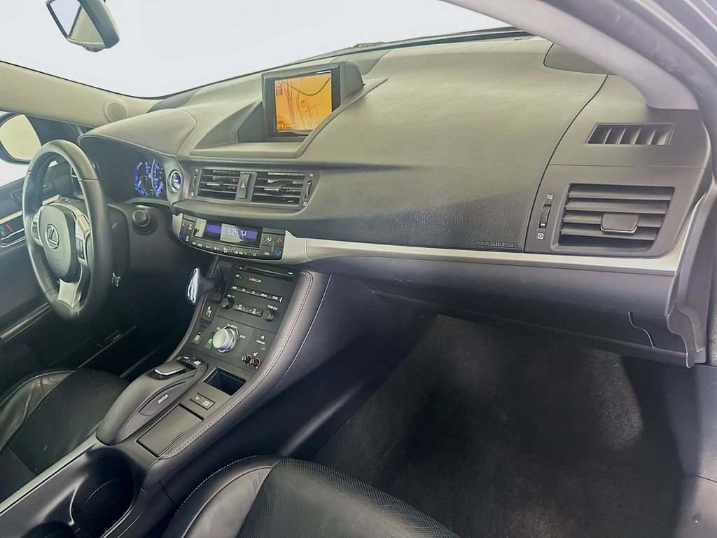 Used 2011 Lexus CT 200h image 29